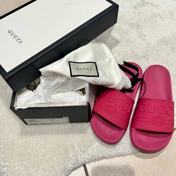 Gucci Logo Rubber Slides in Pink. Size 37 - Picture 2 of 6